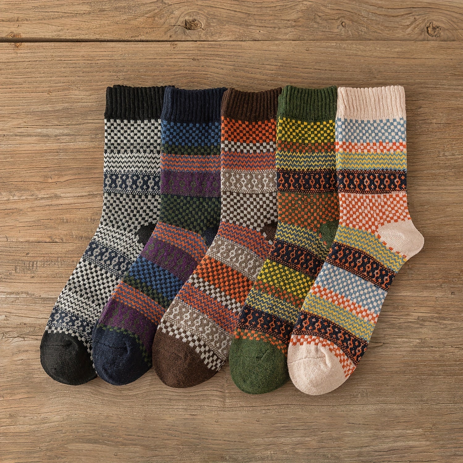 Cozy Mens Retro Christmas Socks - Thick & Warm Winter Set - Stylish Unisex Design for Couples - Perfect Fit US 6-10, 5 Pairs Pack