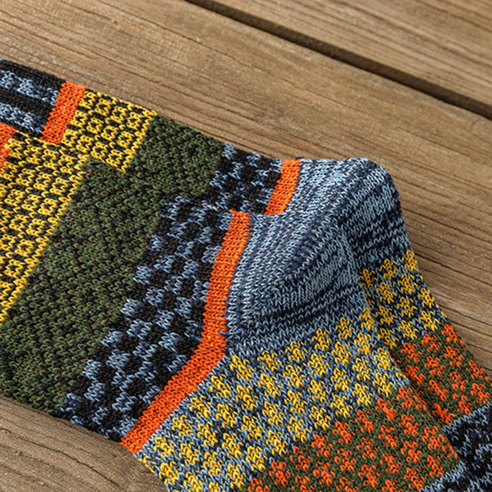 Cozy Mens Retro Christmas Socks - Thick & Warm Winter Set - Stylish Unisex Design for Couples - Perfect Fit US 6-10, 5 Pairs Pack