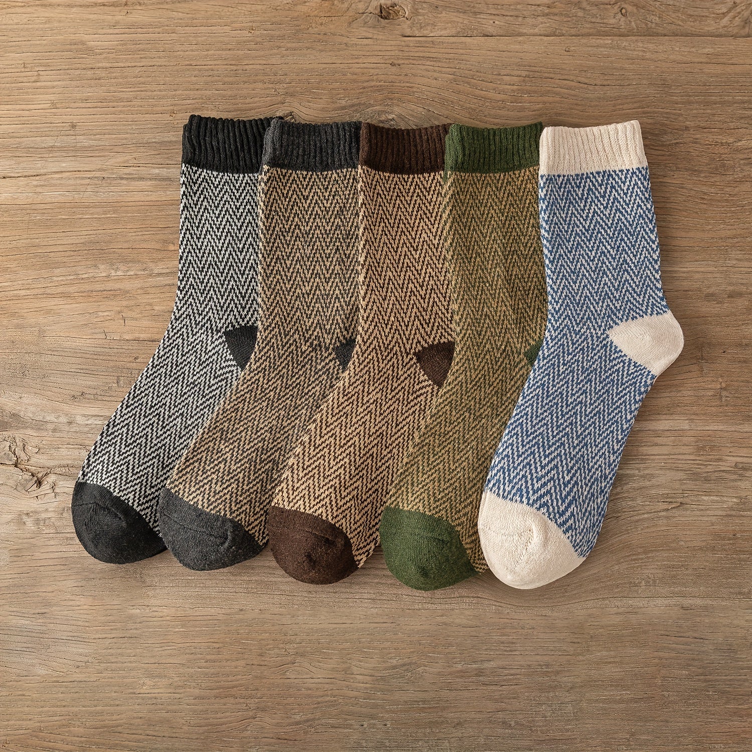 Cozy Mens Retro Christmas Socks - Thick & Warm Winter Set - Stylish Unisex Design for Couples - Perfect Fit US 6-10, 5 Pairs Pack