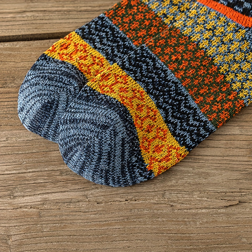 Cozy Mens Retro Christmas Socks - Thick & Warm Winter Set - Stylish Unisex Design for Couples - Perfect Fit US 6-10, 5 Pairs Pack