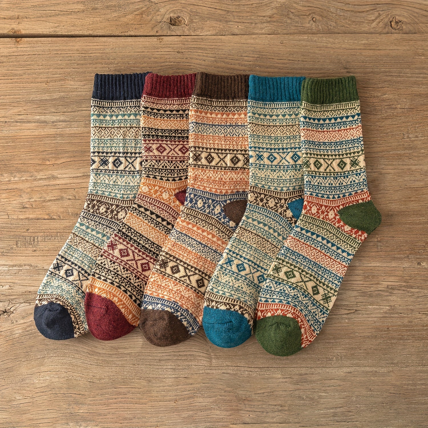 Cozy Mens Retro Christmas Socks - Thick & Warm Winter Set - Stylish Unisex Design for Couples - Perfect Fit US 6-10, 5 Pairs Pack