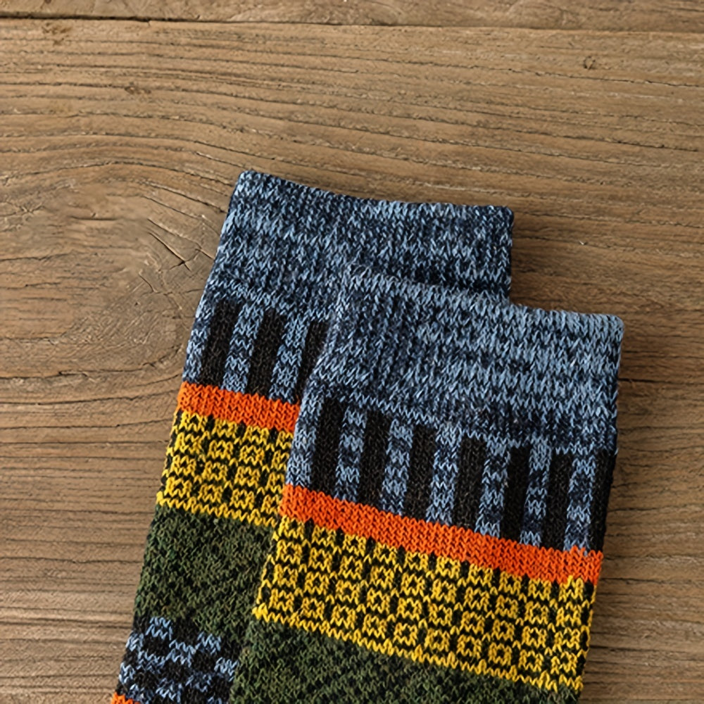 Cozy Mens Retro Christmas Socks - Thick & Warm Winter Set - Stylish Unisex Design for Couples - Perfect Fit US 6-10, 5 Pairs Pack