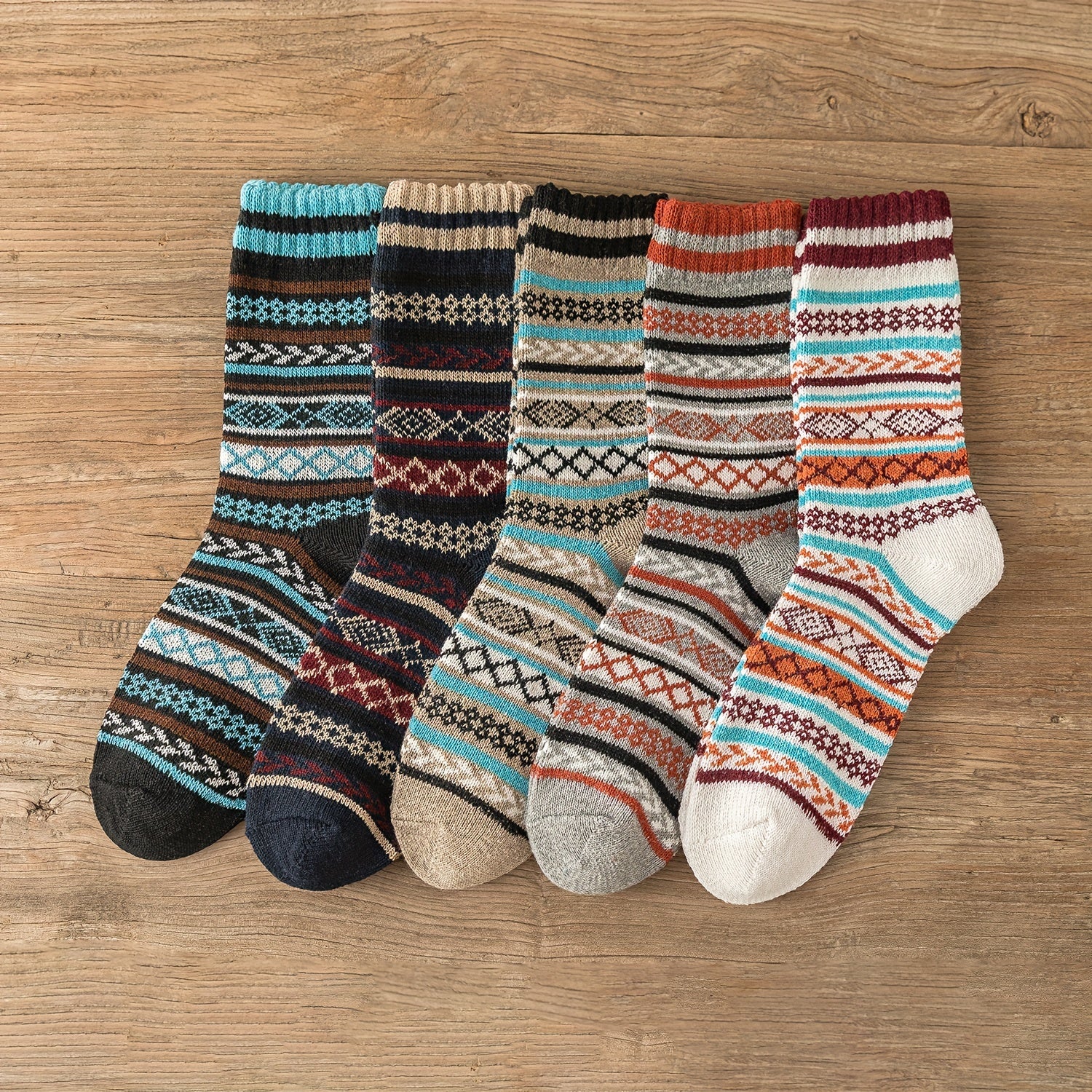 Cozy Mens Retro Christmas Socks - Thick & Warm Winter Set - Stylish Unisex Design for Couples - Perfect Fit US 6-10, 5 Pairs Pack